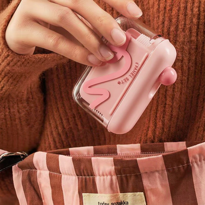 🌟Travel-sized storage case - features an automatic pop-up dispenser