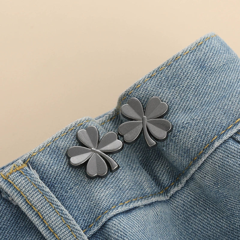 Dark gray four-leaf clover